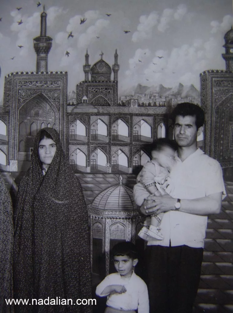 پدر و مادر و خواهر بزرگ احمد نادعلیان در سفر به مشهد سال 1345