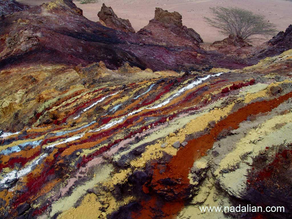 Painting by colored soils and sands of Hormuz Island in natural environment, Ahmad Nadalian