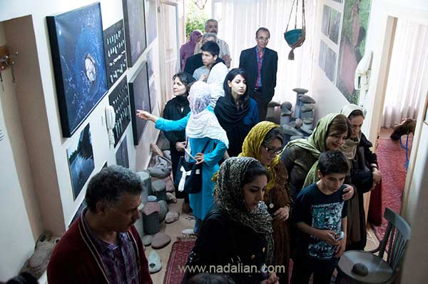 بازدید کننده ها در مرکز هنر پردیس در تهران