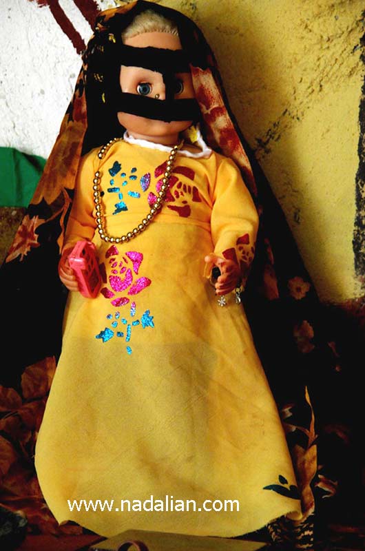 لباس این عروسک کهنه توسط کنیز طراحی شده است، موزه دکتر نادعلیان ، جزیره هرمز