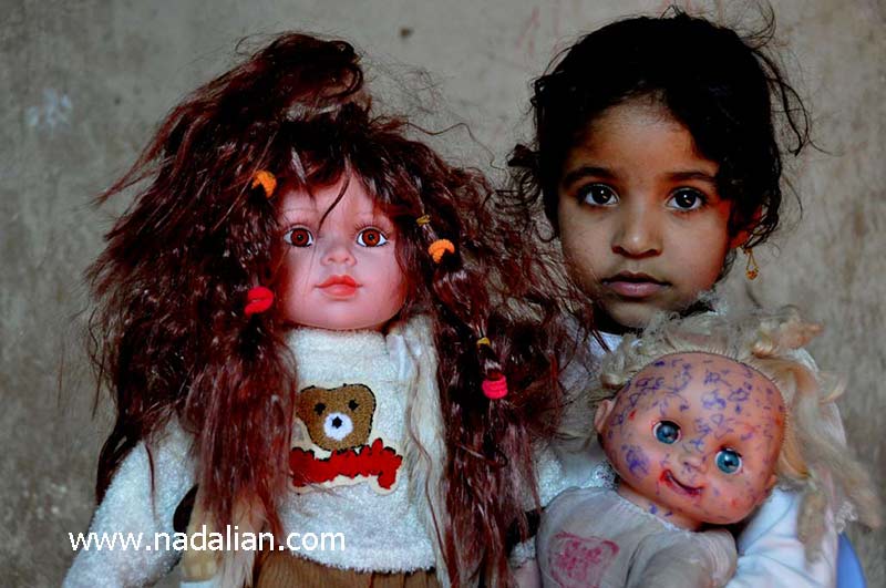 معاوضه یک عروسک کهنه با عروسک نو، عروسک کهنه متعلق به دختر آقای سلامتی بود و حالا در اتاق احمد نادعلیان در موزه اش نگهدادری می شود، جزیره هرمز