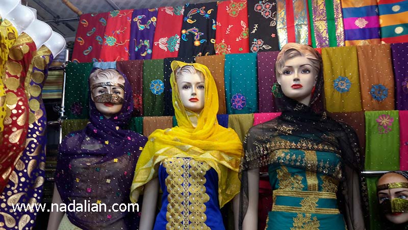 مانکن ها با لباس بندري در بازار سنتي بندر عباس