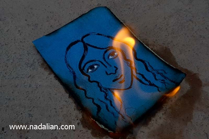 دختر آبی در آتش سوخت، هنر ویدئو منتشر شده در فضای مجازی